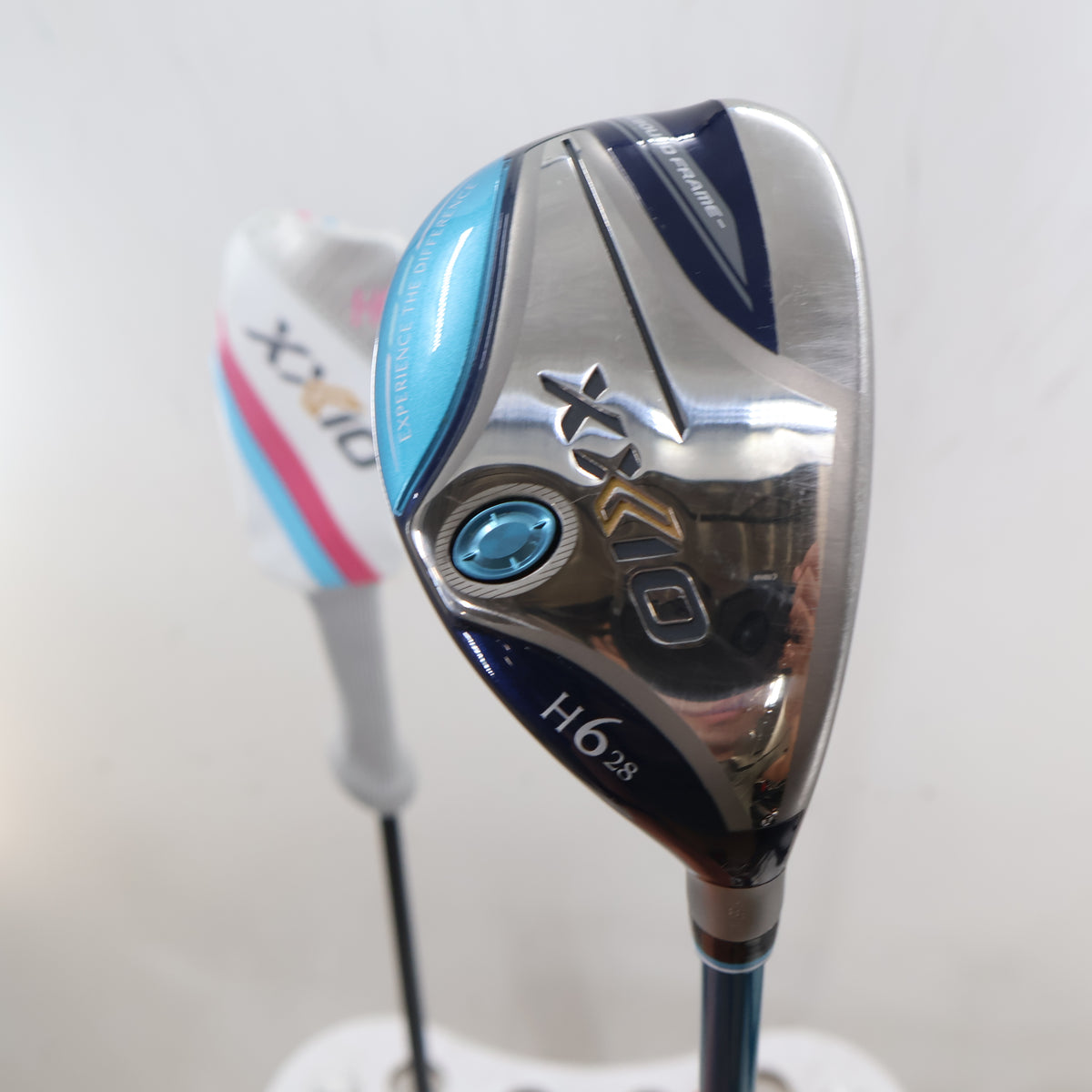 XXIO 12 Twelve Women's 6H Hybrid 28 Deg Graphite L Ladies RH HeadCover S-164979